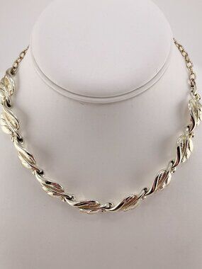 CORO Vintage silver tone metal articulated leaf necklace ~ Fall leaves jewelry